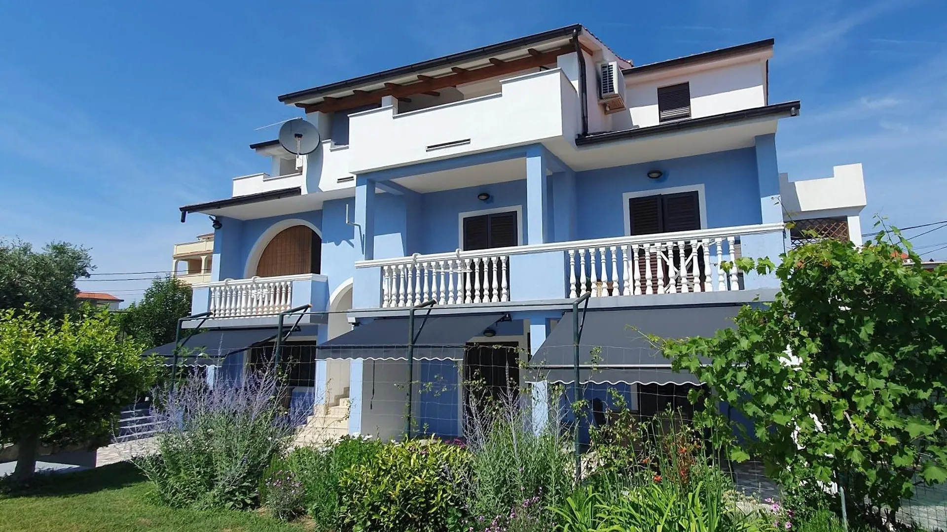 Apartments For Families With Children Lopar, Rab - 22227